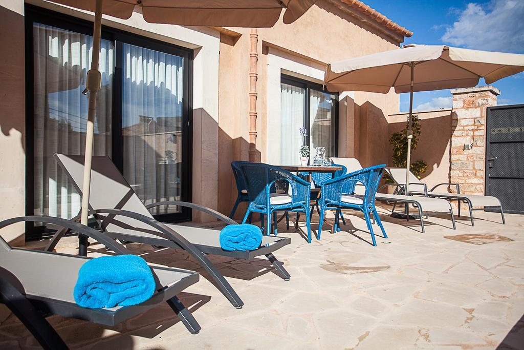 Pool House Marineta Villa Llombarts Rom bilde